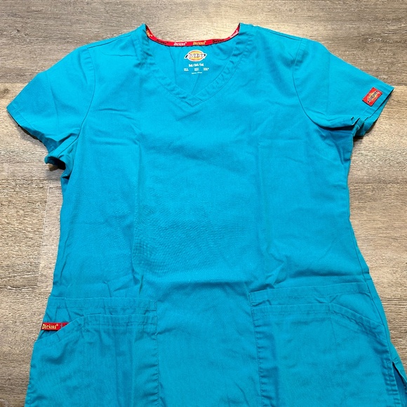 Women’s Scrub Set – Size Medium – Teal – Gently Used - Picture 1 of 4